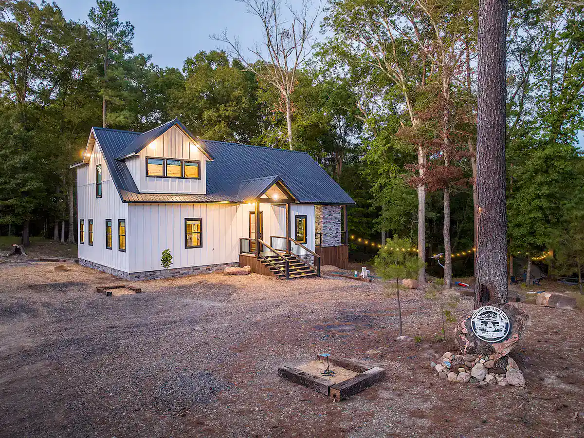 Explore the Serenity Mountain Fork Landing Cabin in Broken Bow, Oklahoma